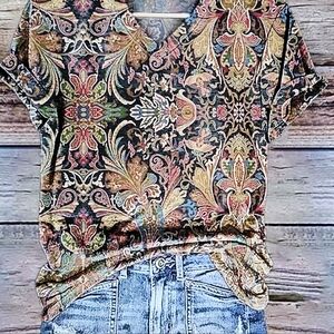 National Totem Printed V-neck Tee M 8-10